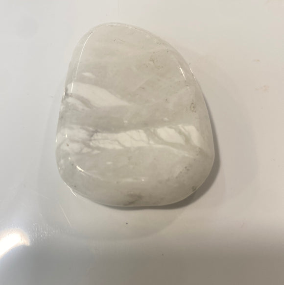 Howlite smooth thumbstone